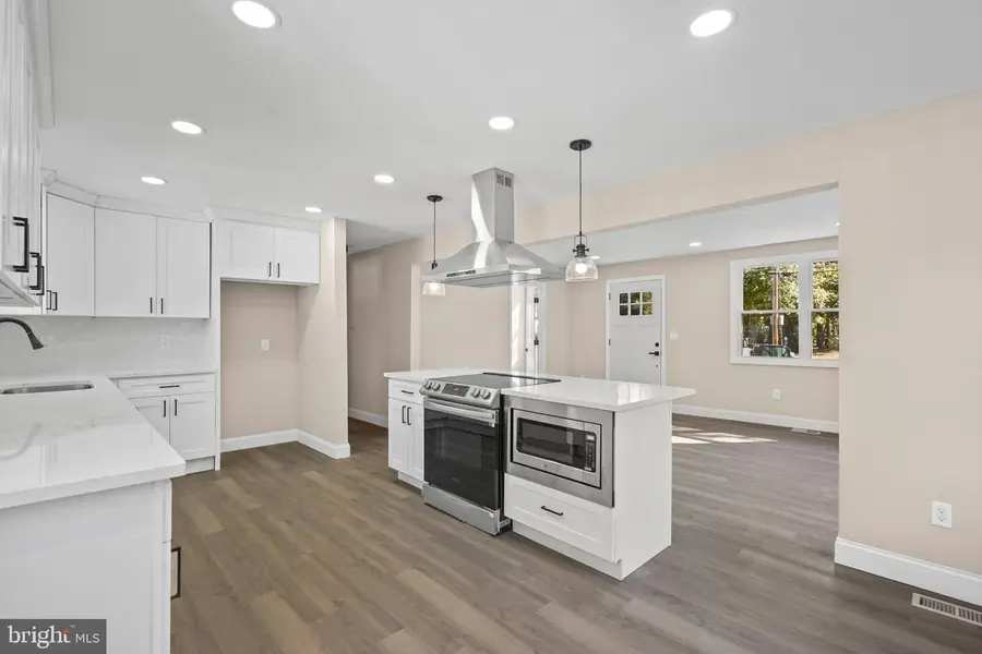 393 E Millstream Rd, Cream Ridge, NJ 08514 - #2