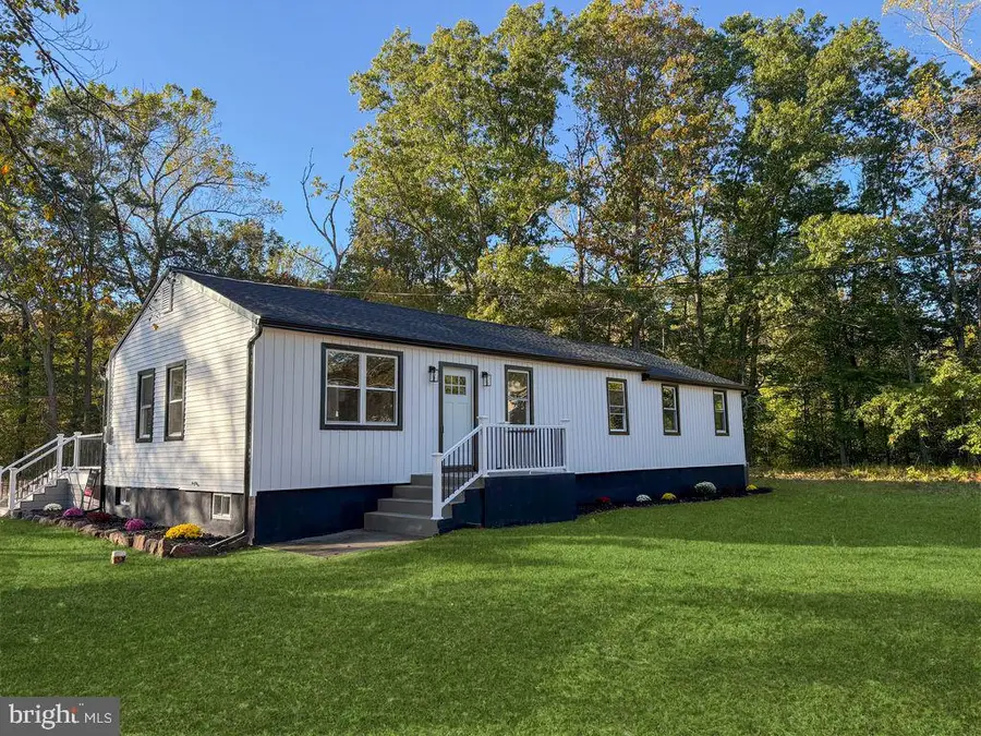 393 E Millstream Rd, Cream Ridge, NJ 08514 - #3