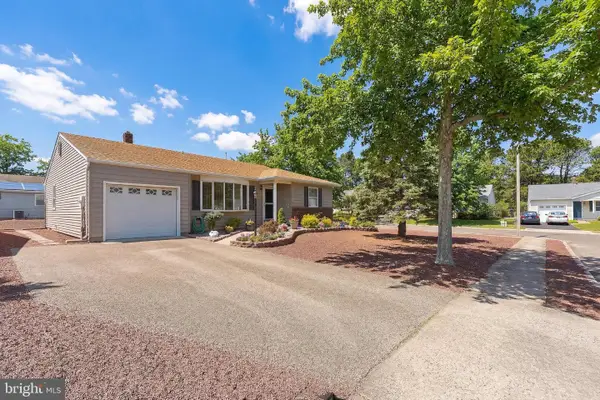 13 Thornton Rd, TOMS RIVER, NJ 08757