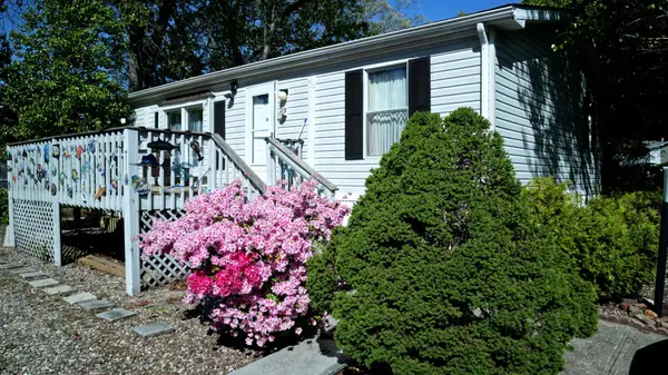 15 Oak Tree Ln, MANAHAWKIN, NJ 08050