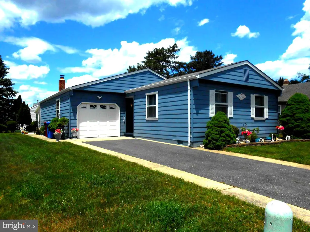 46 Woodstock Dr, Toms River, NJ 08757 - #1