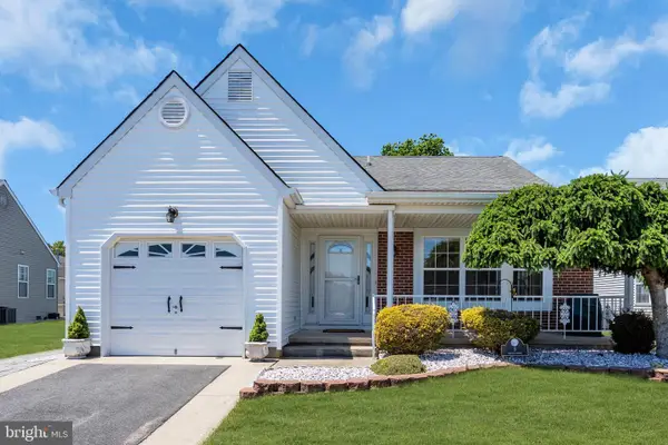 5 Vienna Dr, TOMS RIVER, NJ 08757
