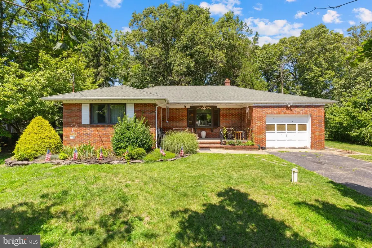 8 Riccis Dr, Jackson, NJ 08527 - #1