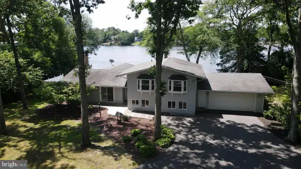 77 N Lakeshore Dr, MANAHAWKIN, NJ 08050