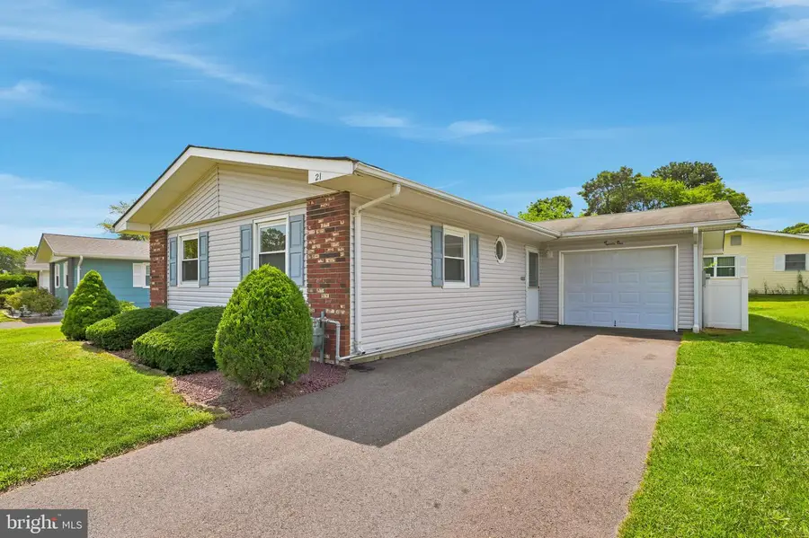 21 Clay Cir, Brick, NJ 08724 - #2