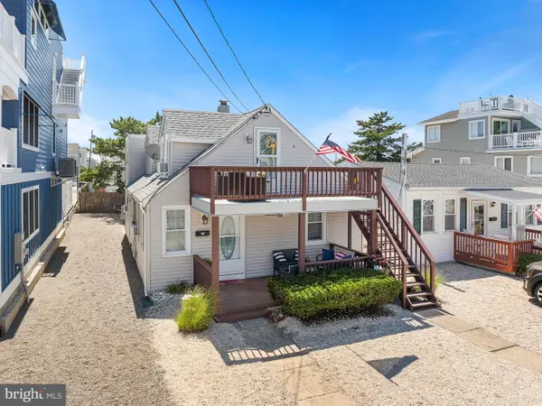 32 3rd St N, SURF CITY, NJ 08008