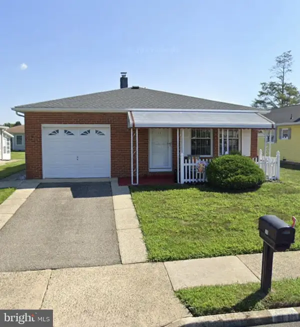 11 Le Diamant St, TOMS RIVER, NJ 08757