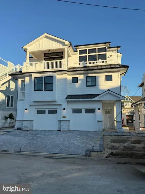 15 W 14th St, LONG BEACH TOWNSHIP, NJ 08008