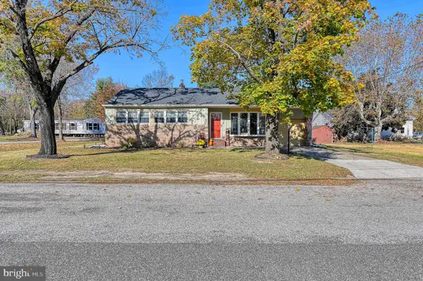 62 East End Ave, CARNEYS POINT, NJ 08069