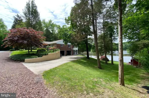 61 Lakeview Dr, WOODSTOWN, NJ 08098