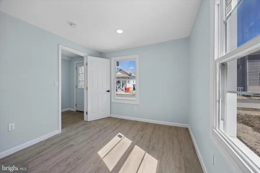 6 W Griffith St, Penns Grove, NJ 08069 - #3