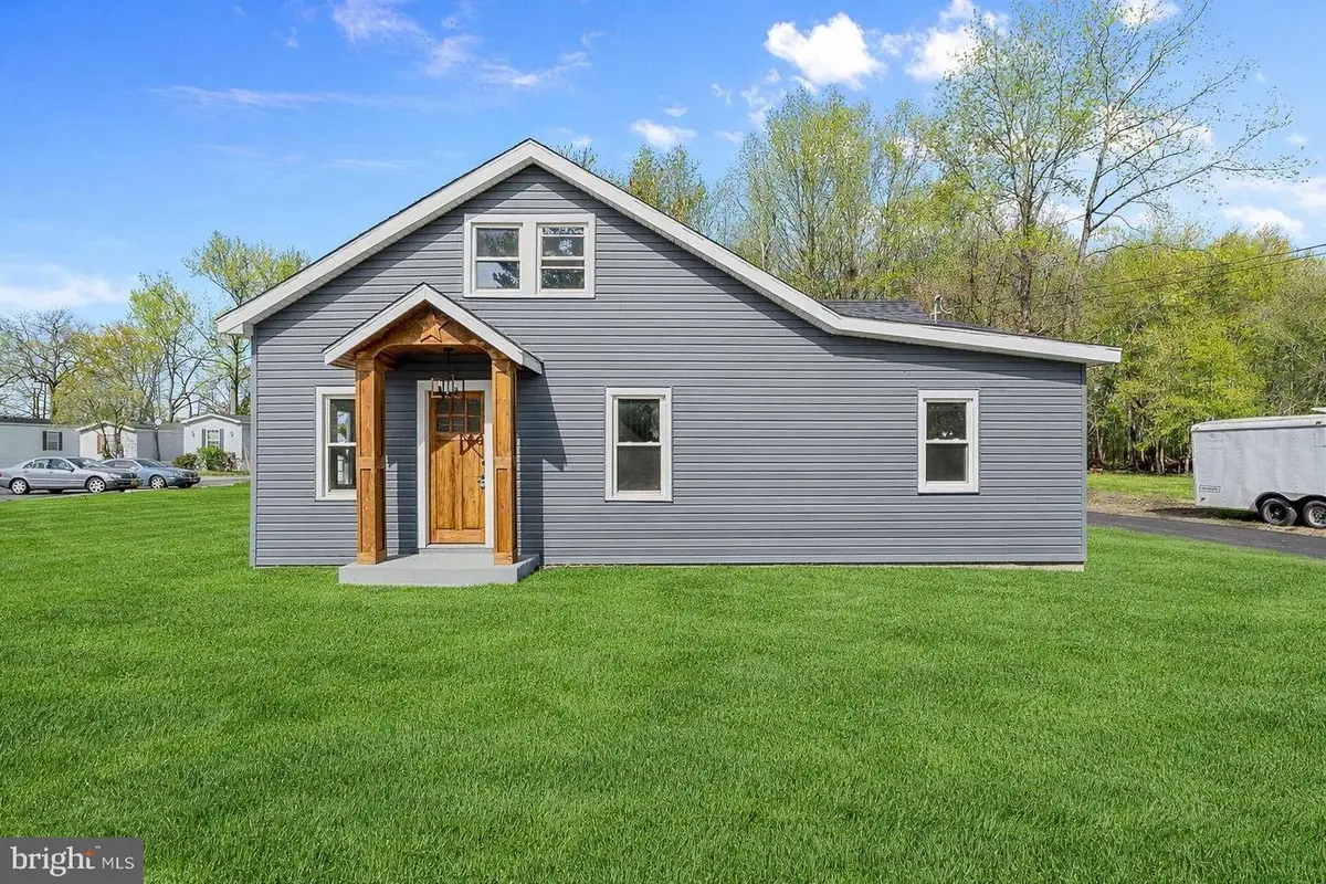 105 E Del A Vue Ave, Carneys Point, NJ 08069 - #1