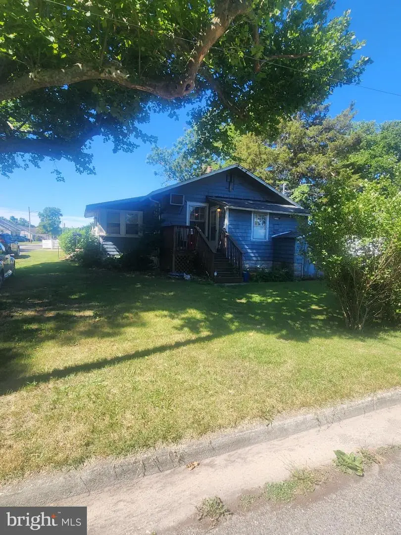 238 E St, Penns Grove, NJ 08069 - #1