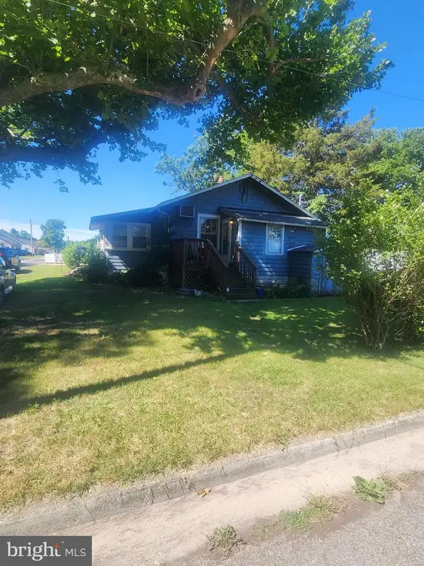 238 E St, PENNS GROVE, NJ 08069