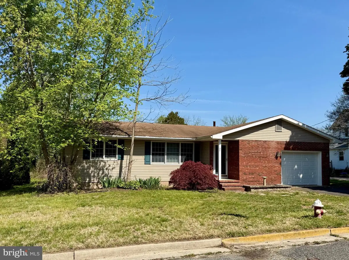 27 Center St, Elmer, NJ 08318 - #1