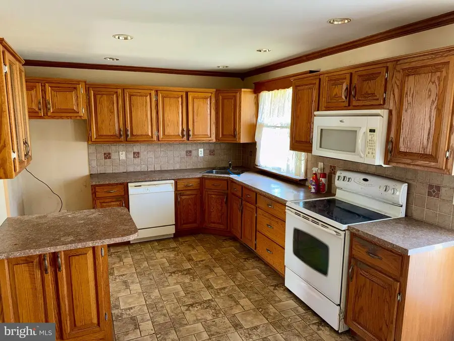 27 Center St, Elmer, NJ 08318 - #3