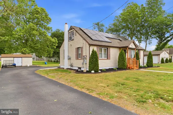 99 Grove St, CARNEYS POINT, NJ 08069