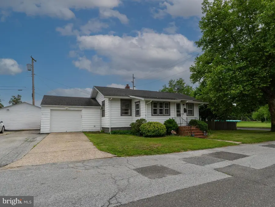 257 G St, Carneys Point, NJ 08069 - #3