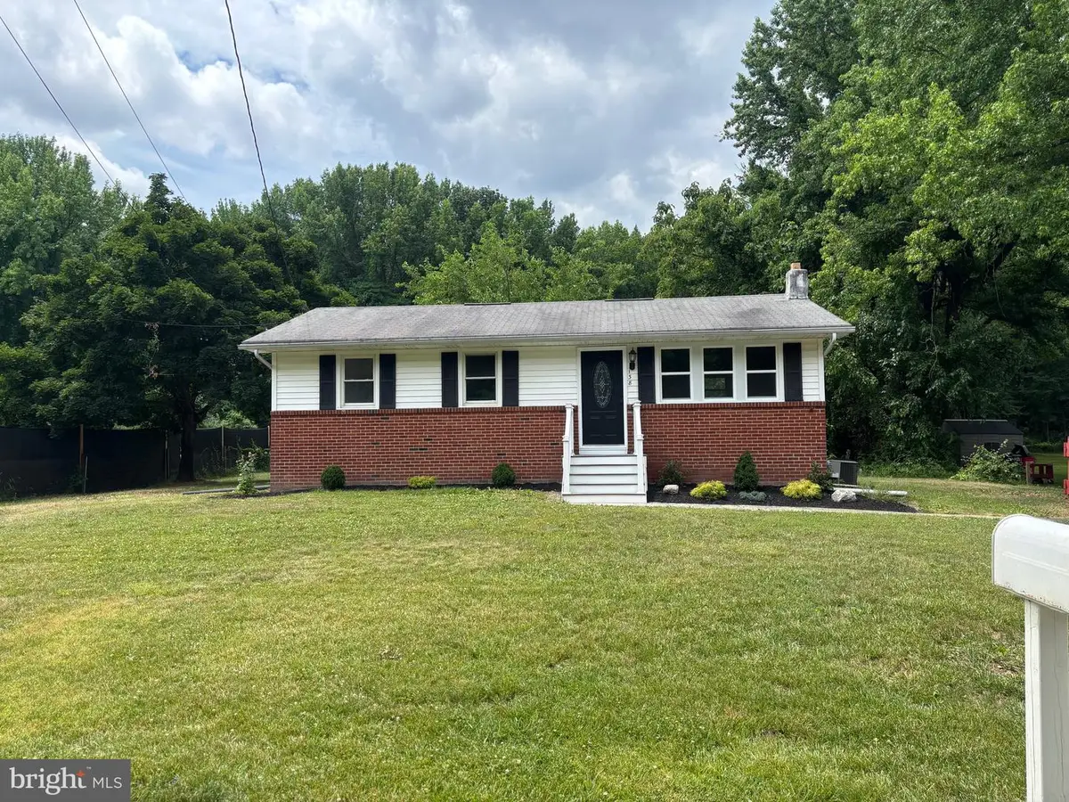 138 E Del A Vue Ave, Carneys Point, NJ 08069 - #1