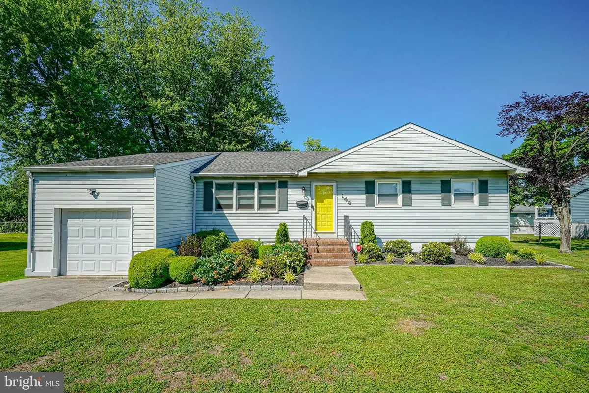 144 Castle Heights Ave, Pennsville, NJ 08070 - #1