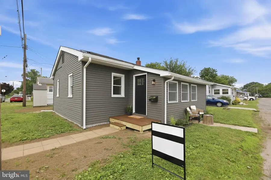 129 Magnolia St, Carneys Point, NJ 08069 - #2