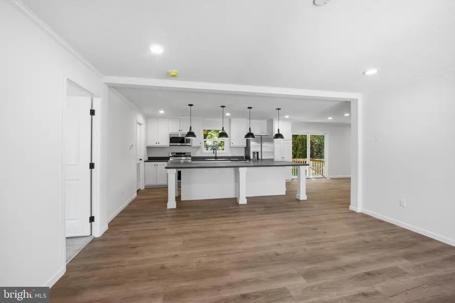 28 4th Ave, Carneys Point, NJ 08069 - #3