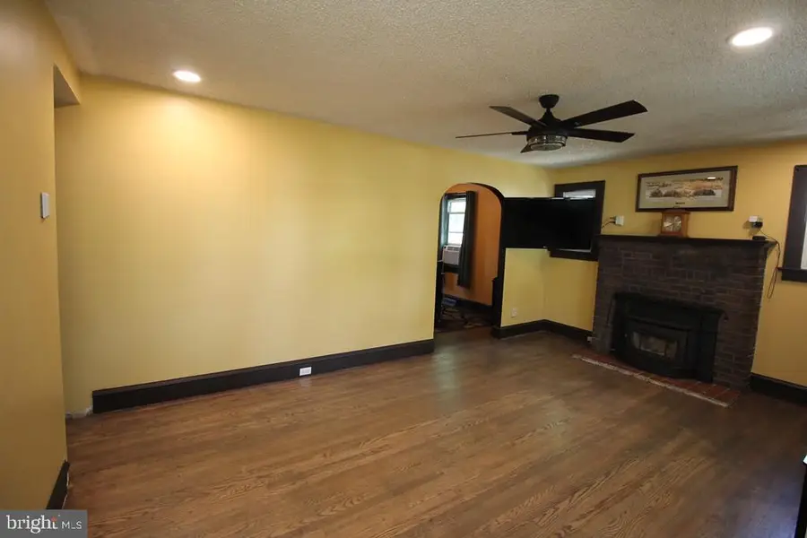 308 Pine St, Carneys Point, NJ 08069 - #2