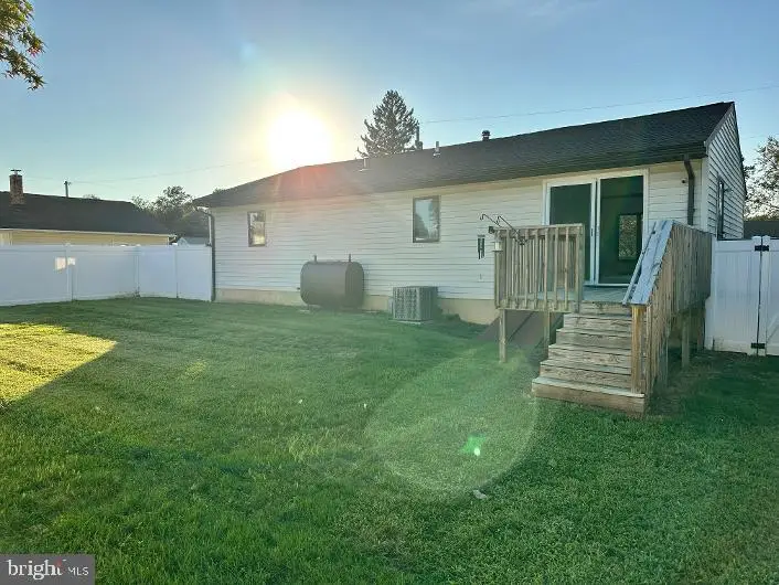 20 University Dr, Pennsville, NJ 08070 - #3