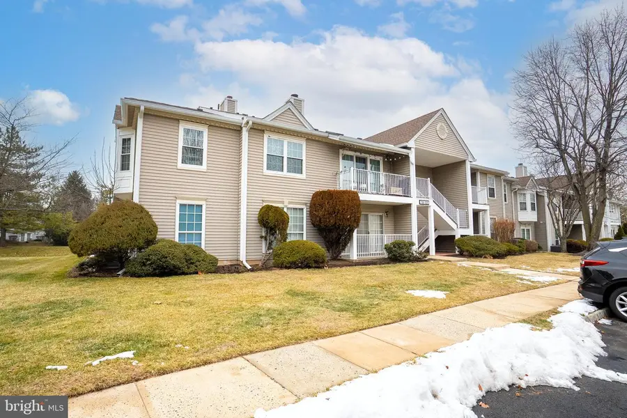 22 Amberly Ct, Franklin Park, NJ 08823 - Image #2