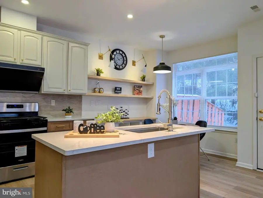 18 Scarlet Oak Dr, Princeton, NJ 08540 - Image #2