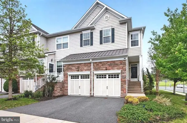4 Braeburn Dr, SKILLMAN, NJ 08558