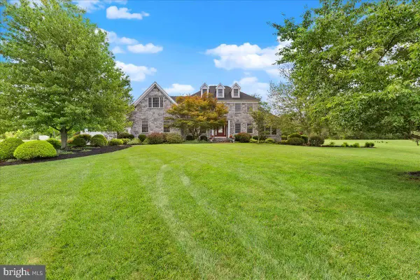 2 Scenic Hills Ct, BELLE MEAD, NJ 08502