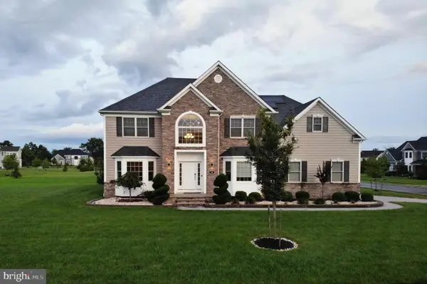 18 Surrey Ln, BELLE MEAD, NJ 08502