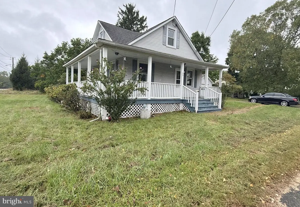 31 4th St, Flagtown, NJ 08821 - #1