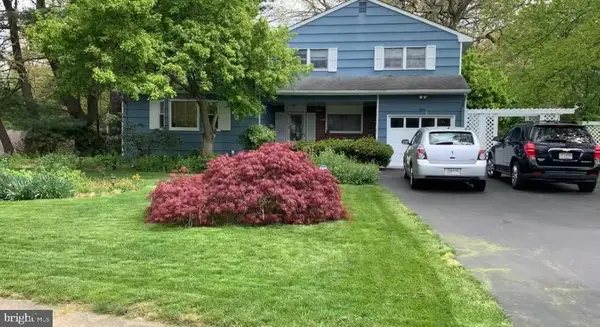 4 Denise Ct, SOMERSET, NJ 08873