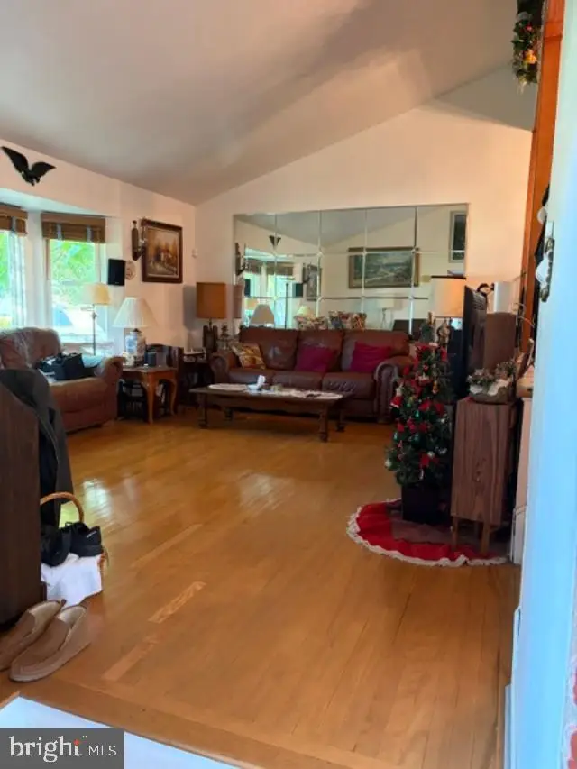 4 Denise Ct, Somerset, NJ 08873 - #2