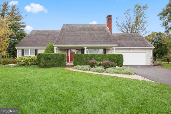 215 Dead Tree Run Rd, BELLE MEAD, NJ 08502