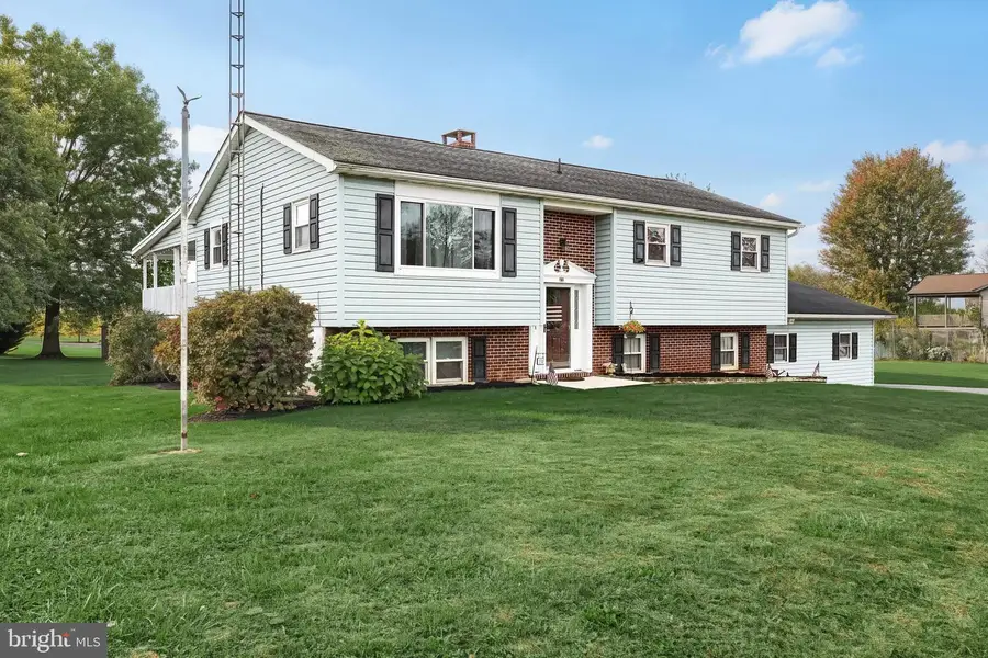 131 Groft Dr, New Oxford, PA 17350 - Image #2