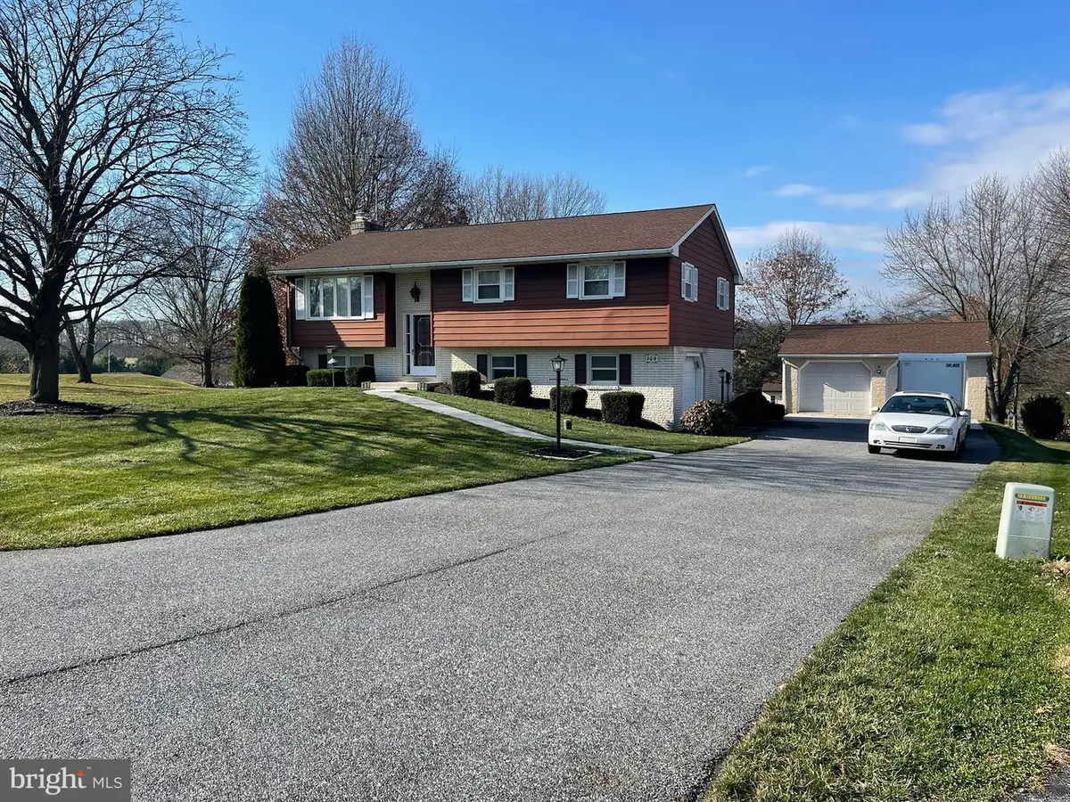 160 Elmwood Ave, Hanover, PA 17331 - Image #1