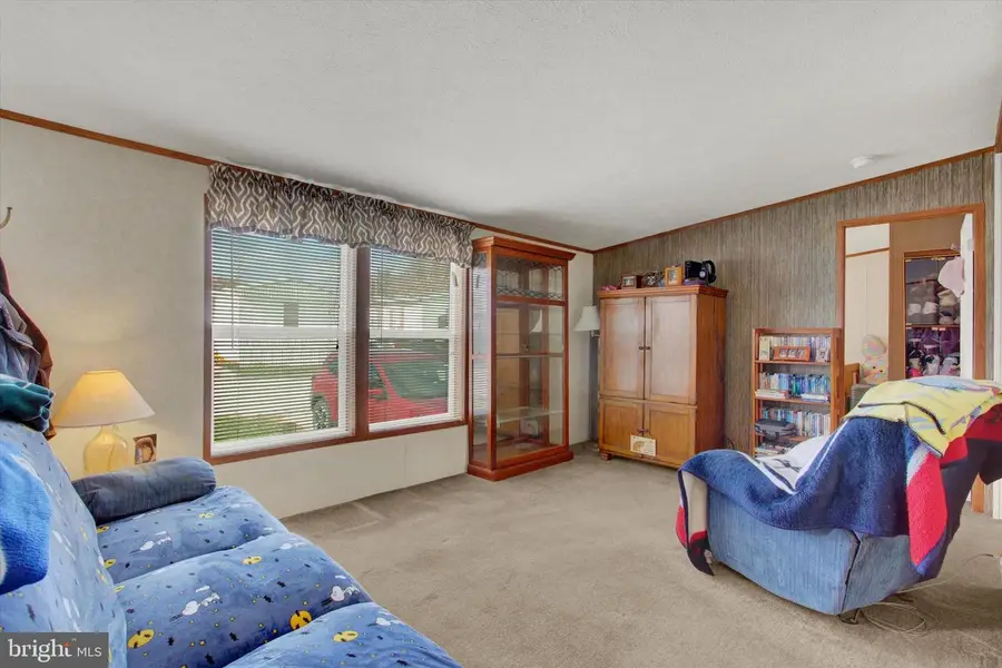 225 Brick Ln, New Oxford, PA 17350 - Image #3