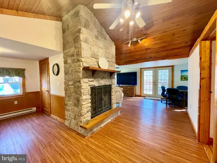 1066 N Browns Dam Dr, New Oxford, PA 17350 - Image #2