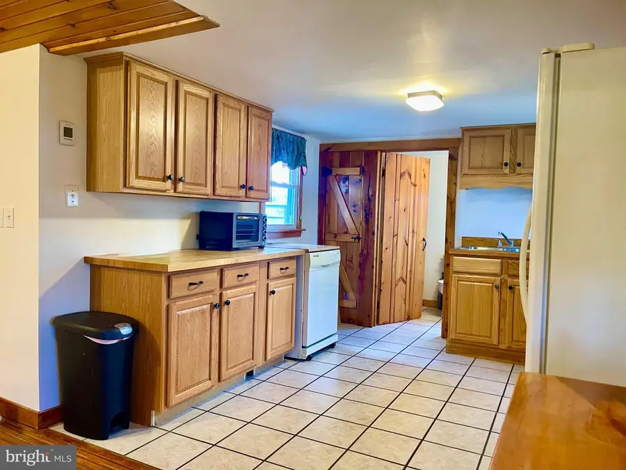 1066 N Browns Dam Dr, New Oxford, PA 17350 - Image #3