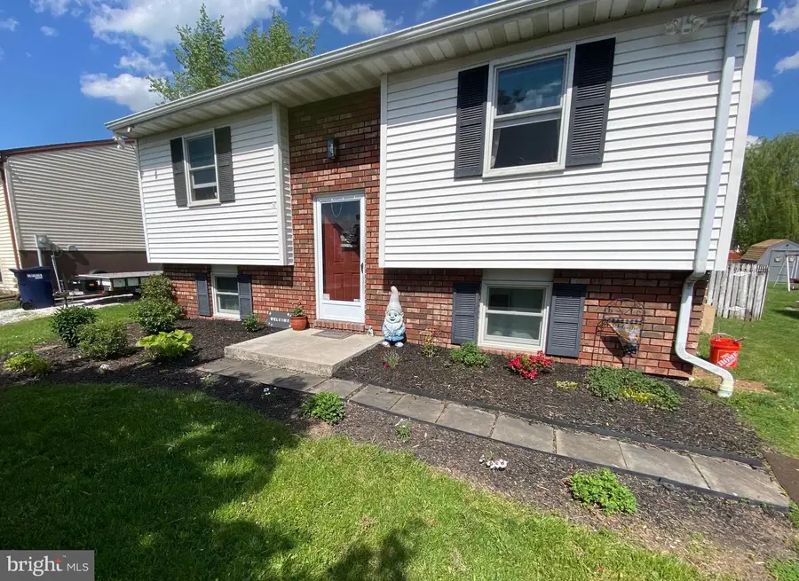 10 Antler Ln, New Oxford, PA 17350 - Image #2