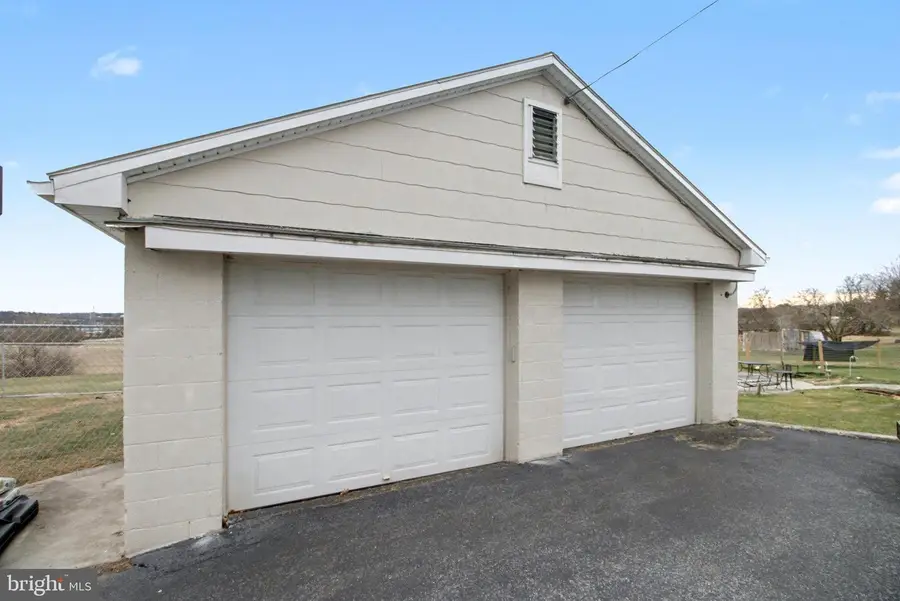 1310 Goldenville Rd, Gettysburg, PA 17325 - Image #2