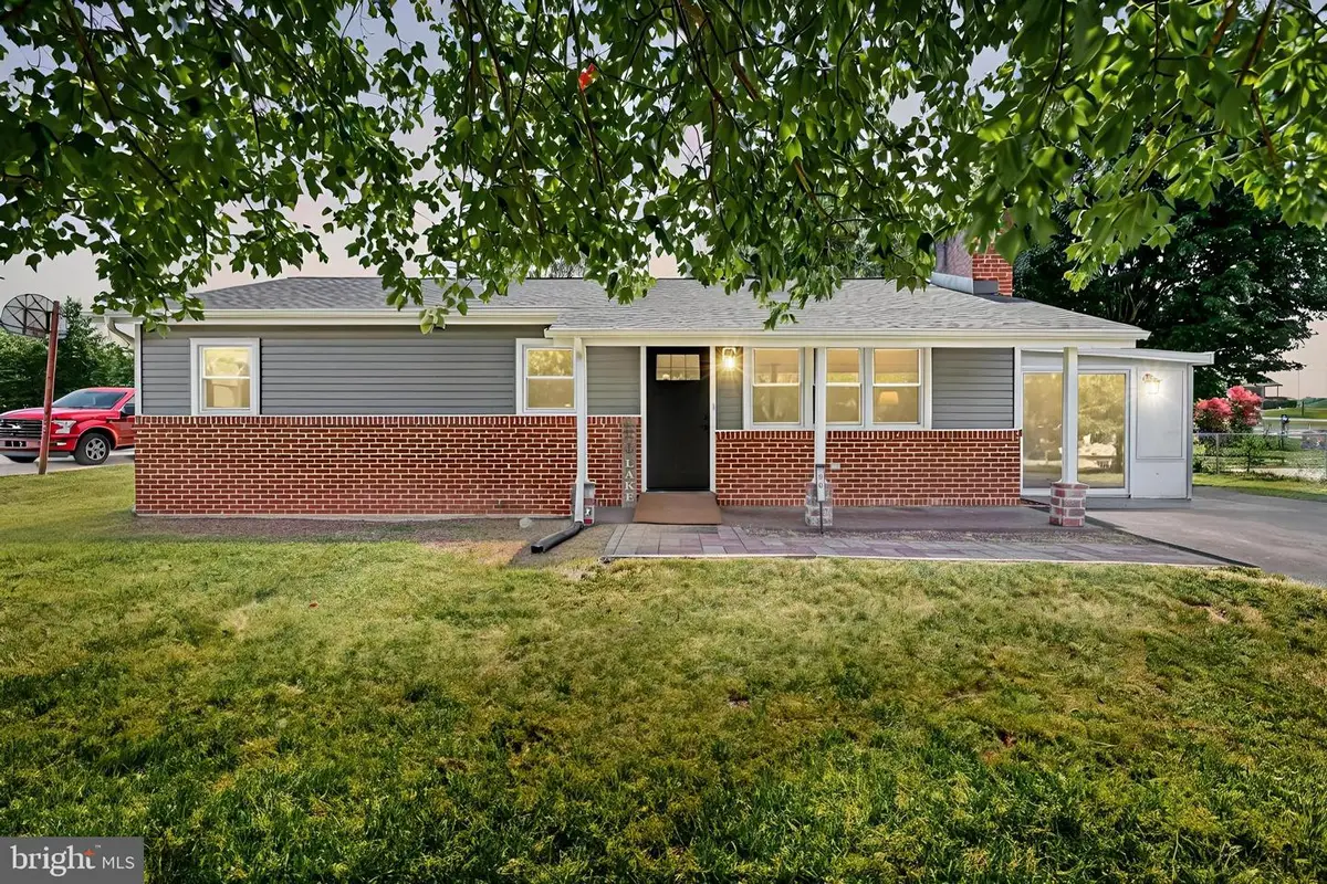 90 Schofield Dr, East Berlin, PA 17316 - Image #1