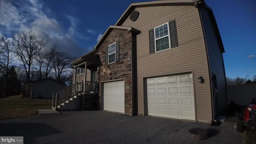 1486 New Chester Rd, New Oxford, PA 17350 - Image #2