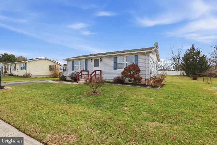 22 Spruce Ln, New Oxford, PA 17350 - Image #2
