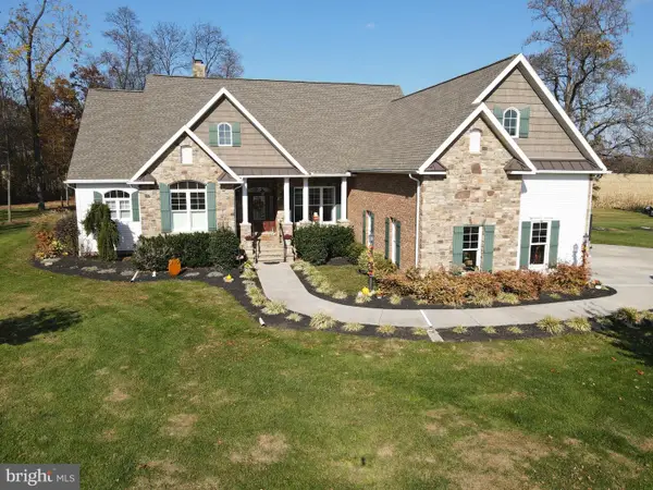 140 W Reynolds Rd, NEW OXFORD, PA 17350