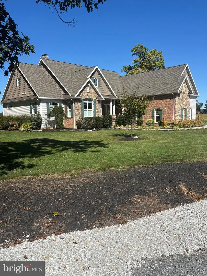 140 W Reynolds Rd, New Oxford, PA 17350 - Image #2