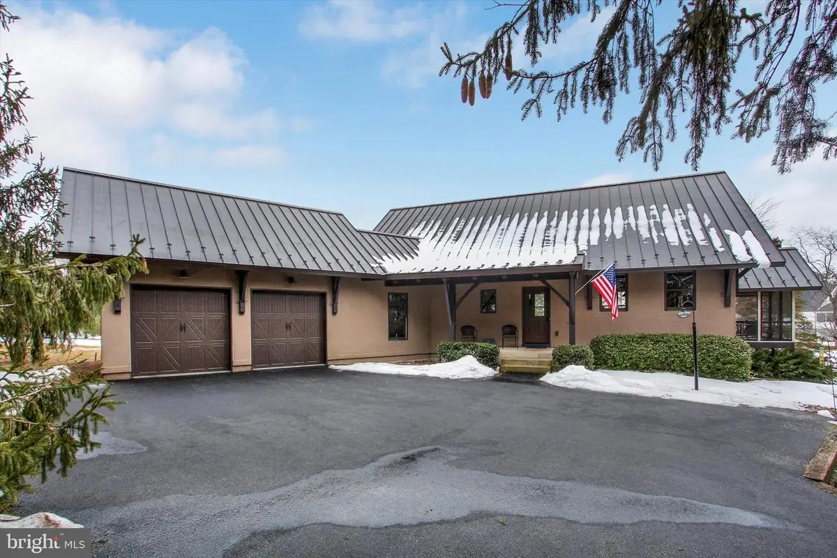 742 Harrison Dr, Gettysburg, PA 17325 - #1